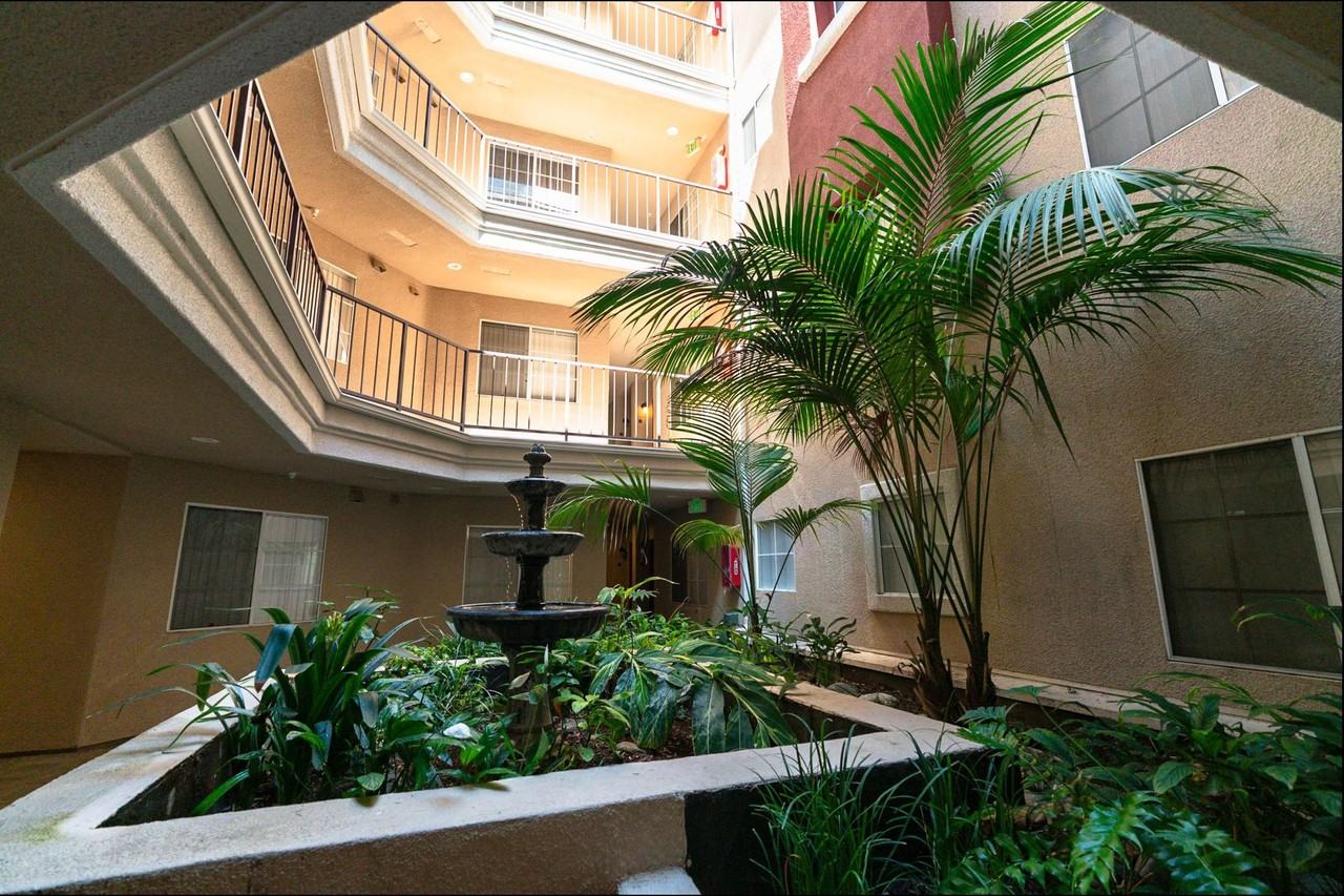 114 North Doheny Drive - Photo 6 of 7