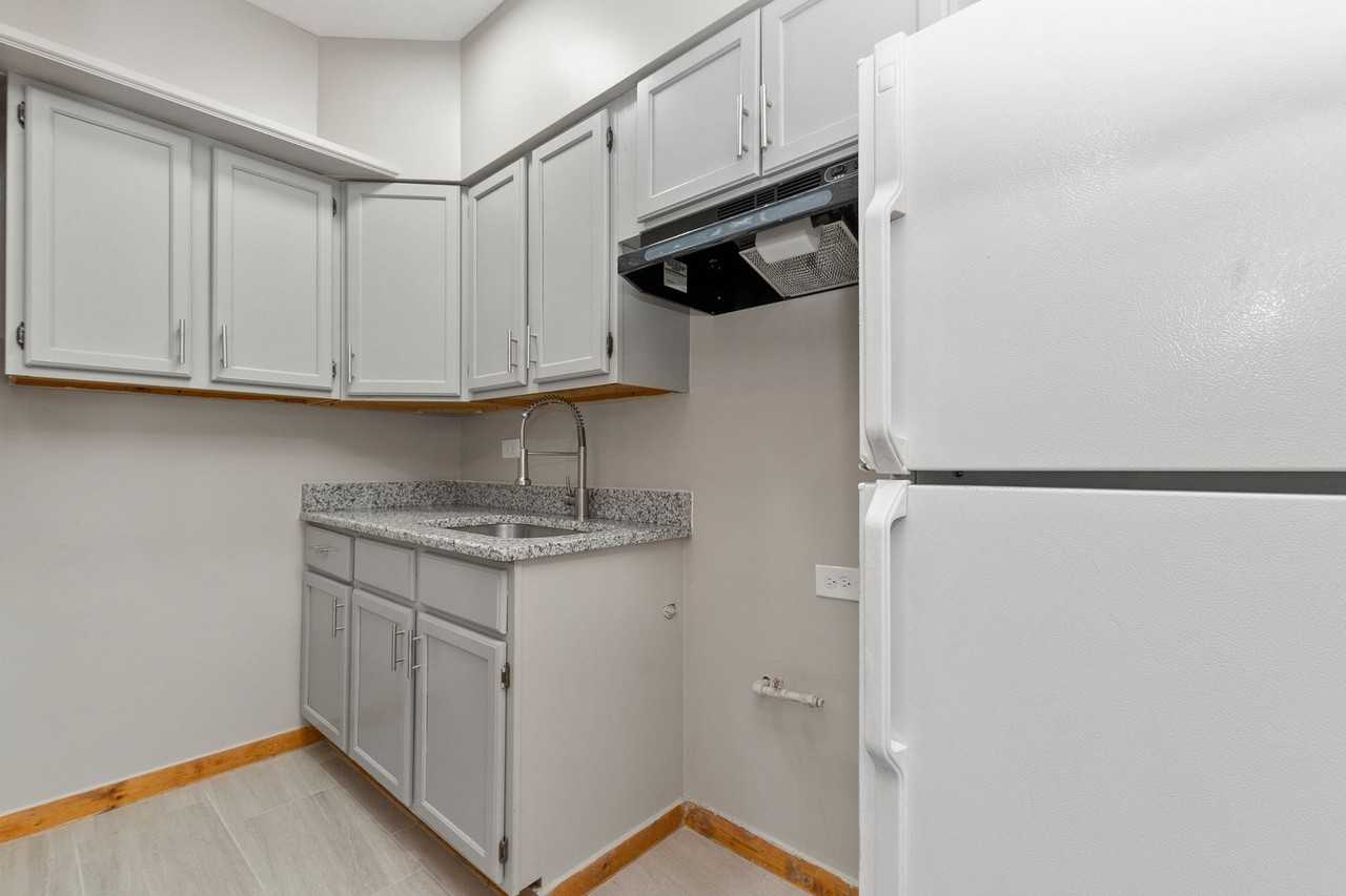 58th/Trumbull - Photo 5 of 9