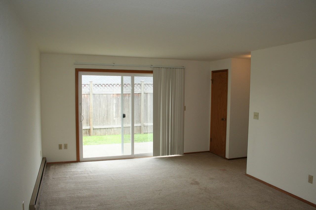 33rd Street, 1200 - Photo 2 of 9