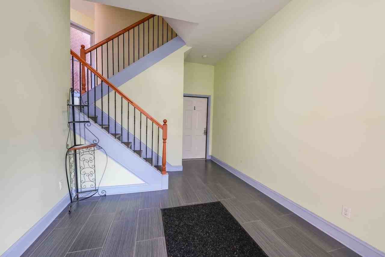 Awesome apartment in Old Louisville - Photo 5 of 24