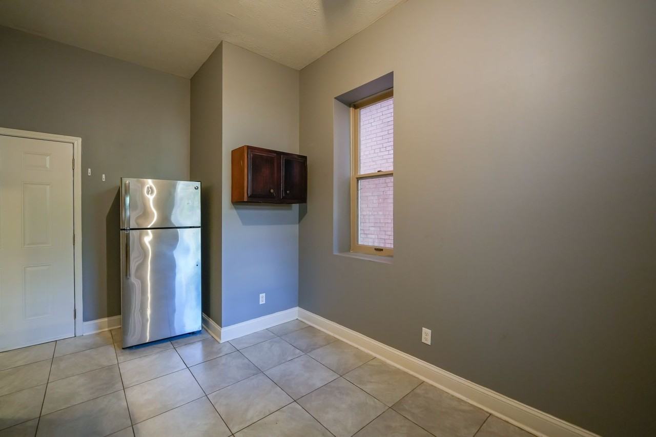 Awesome apartment in Old Louisville - Photo 7 of 24