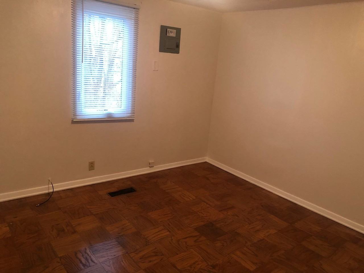 314 West 16th Street - Photo 6 of 38