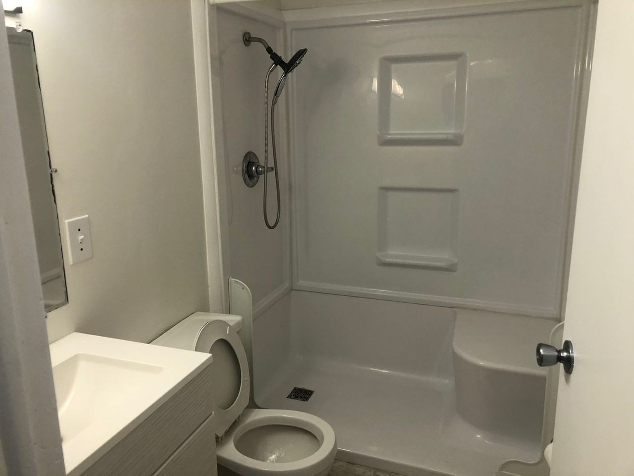 314 West 16th Street - Photo 7 of 38