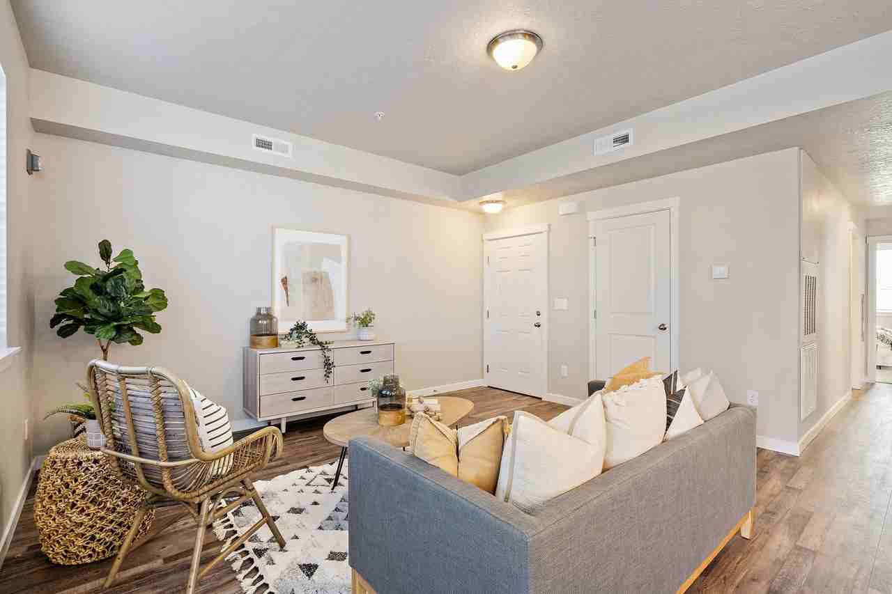 Brownstone Flats Apartments - Photo 4 of 22