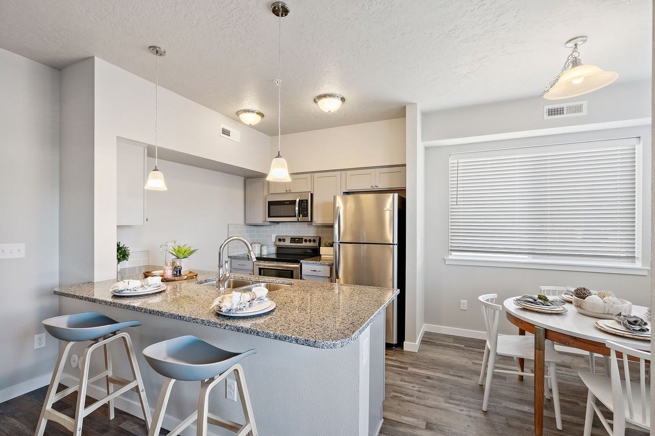 Brownstone Flats Apartments - Photo 6 of 22