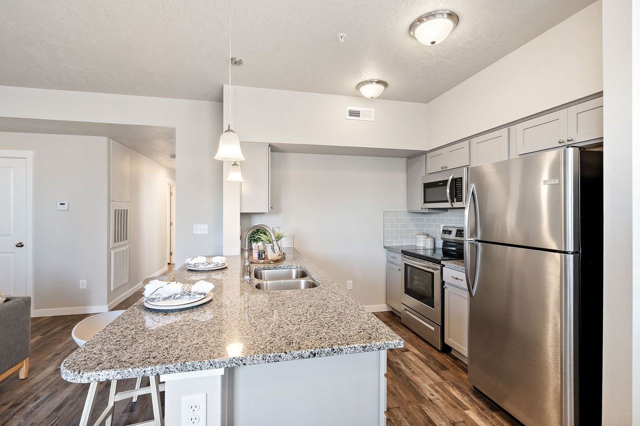 Brownstone Flats Apartments - Photo 7 of 22