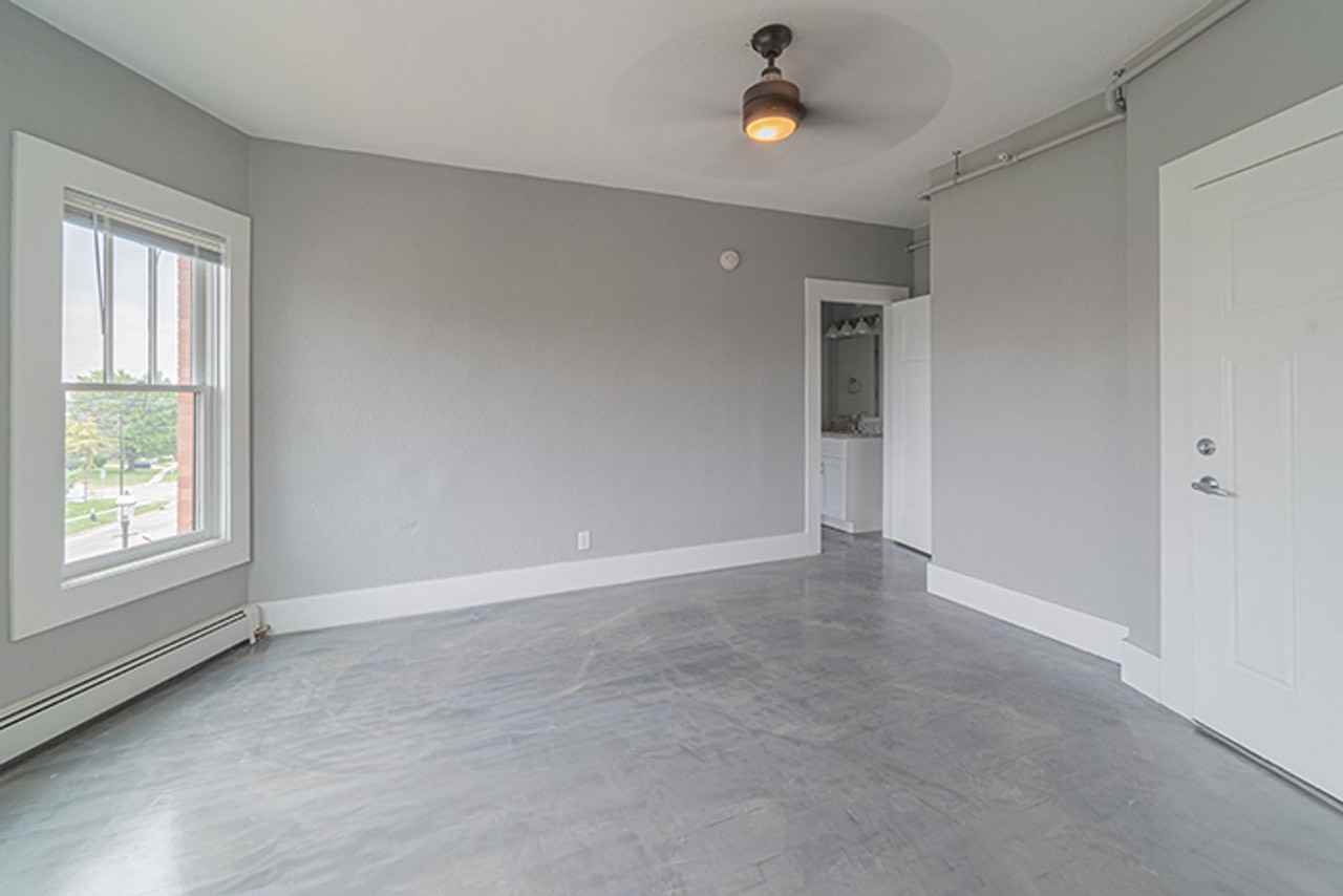 718 15th Street - Photo 2 of 8