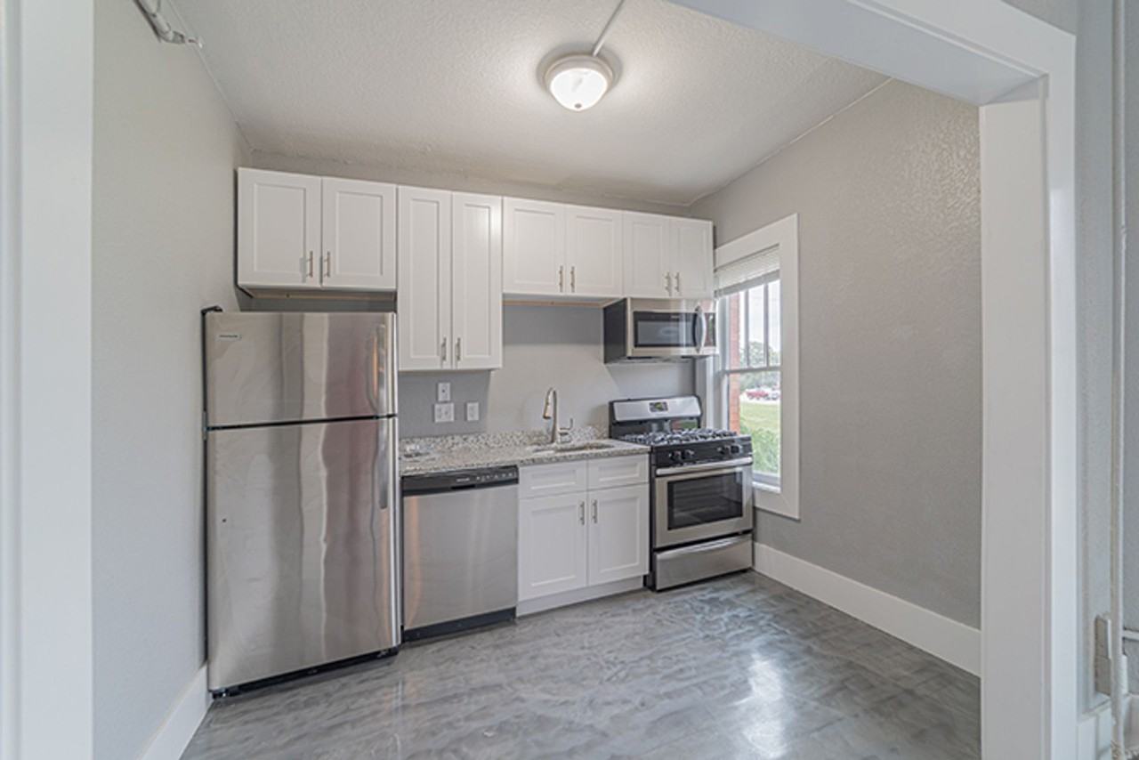 718 15th Street - Photo 3 of 8