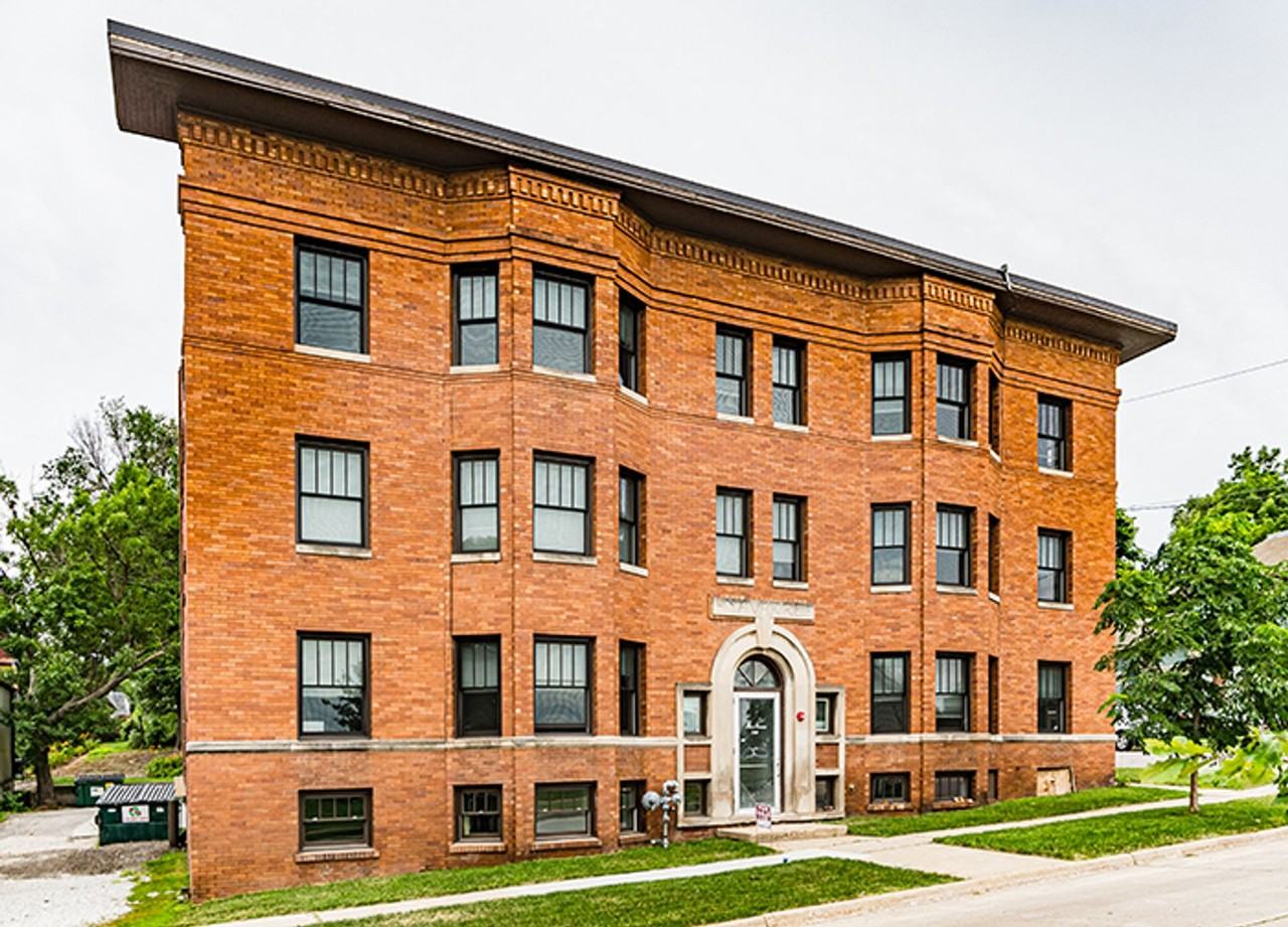 718 15th Street - Photo 6 of 8