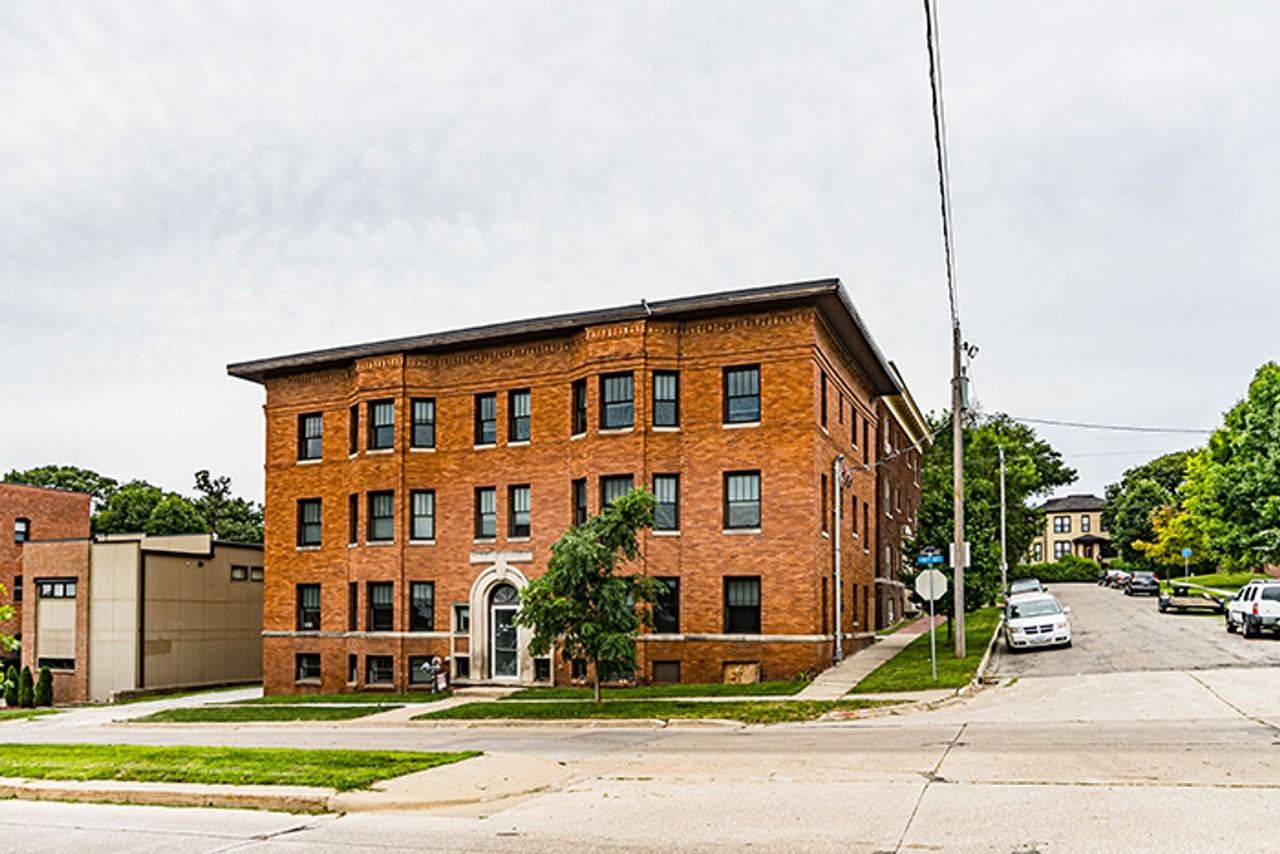 718 15th Street - Photo 7 of 8