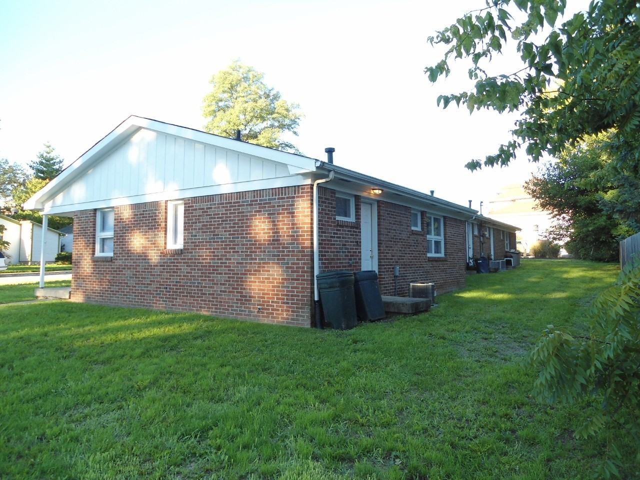 102 N Indiana St - Photo 3 of 12