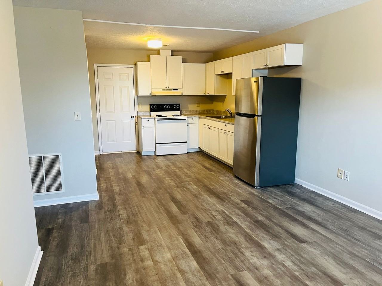 309 Pelly St - Photo 2 of 14