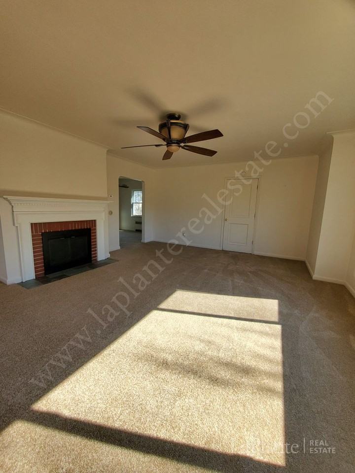 1734 Wellesley Dr. - Photo 2 of 14