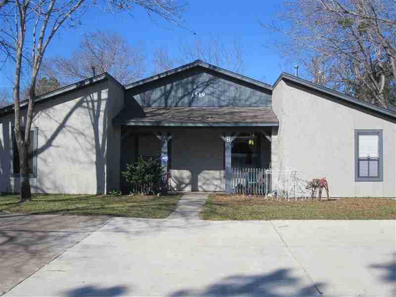 1519 Pine Ridge Dr - Photo 2 of 2