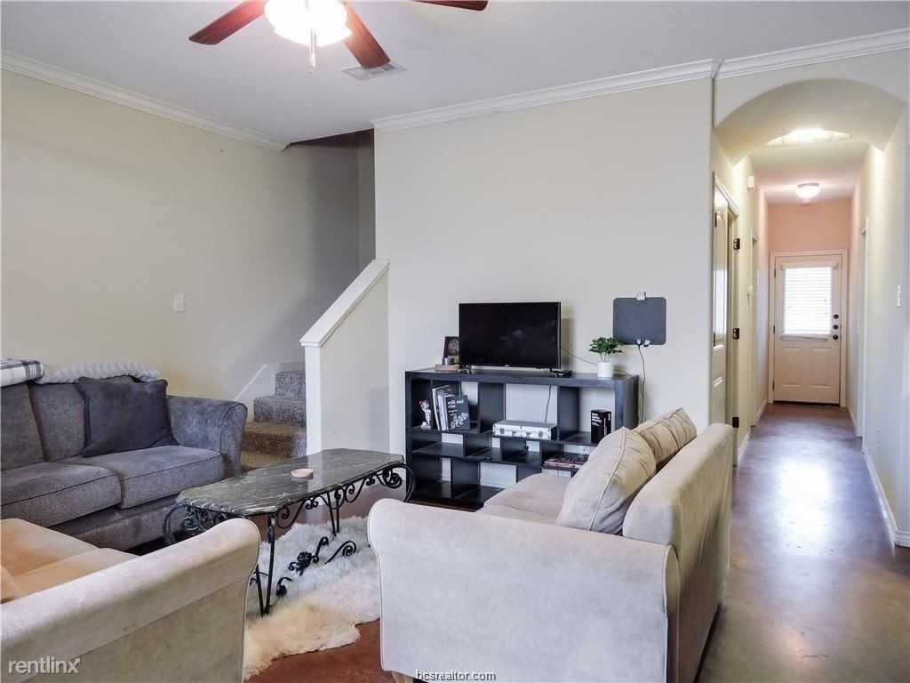 3203 Sergeant Dr - Photo 2 of 9
