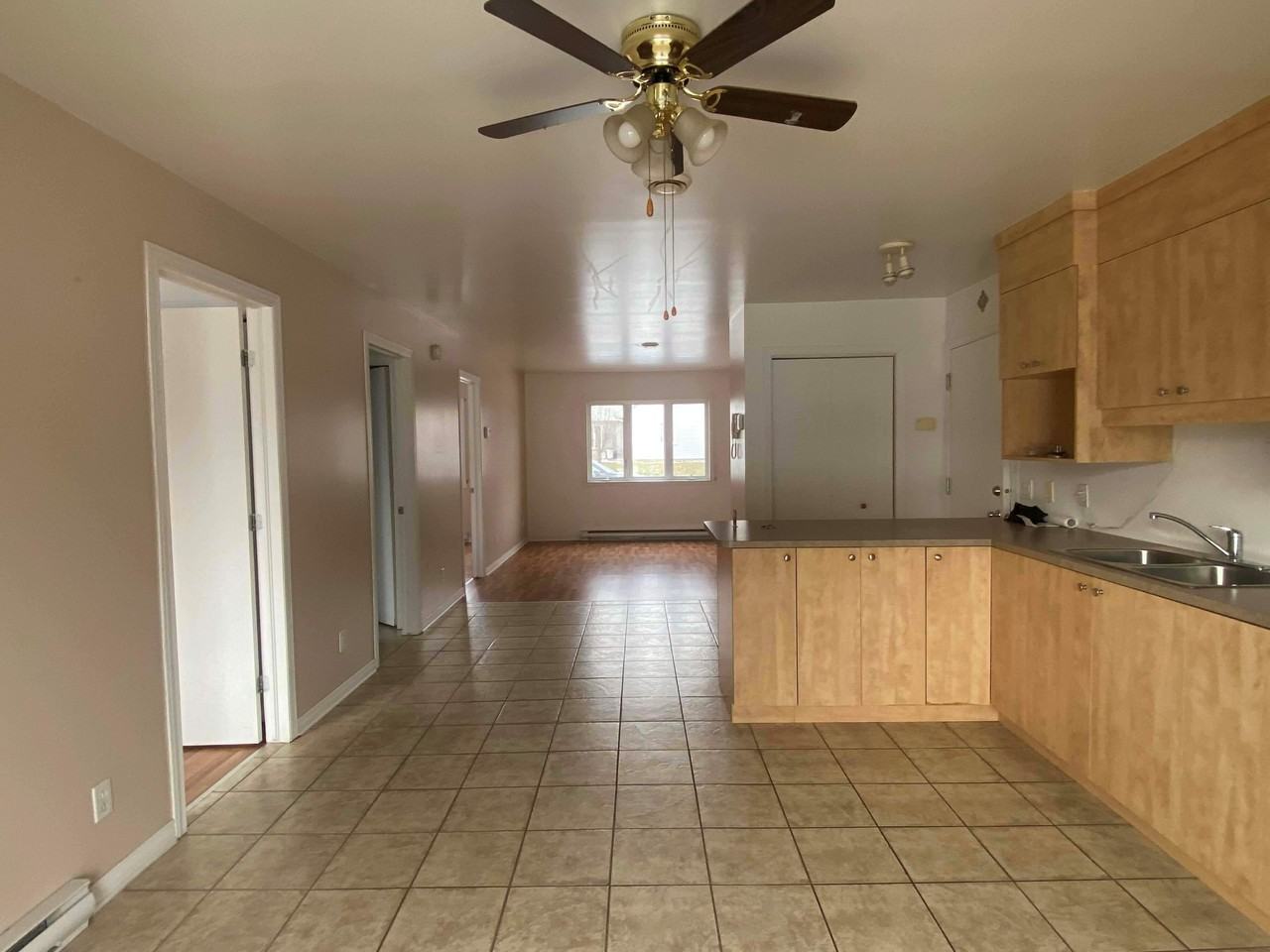 91 Rue Laurier, Beauharnois, QC J6N 0A1 2 Bedroom Apartment for 1,550