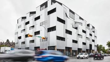 featured image of 2240 33 Ave Sw