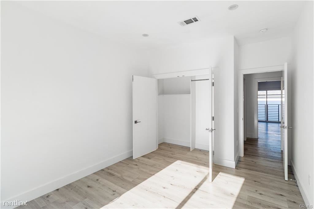 7125 S La Cienega Blvd - Photo 2 of 10