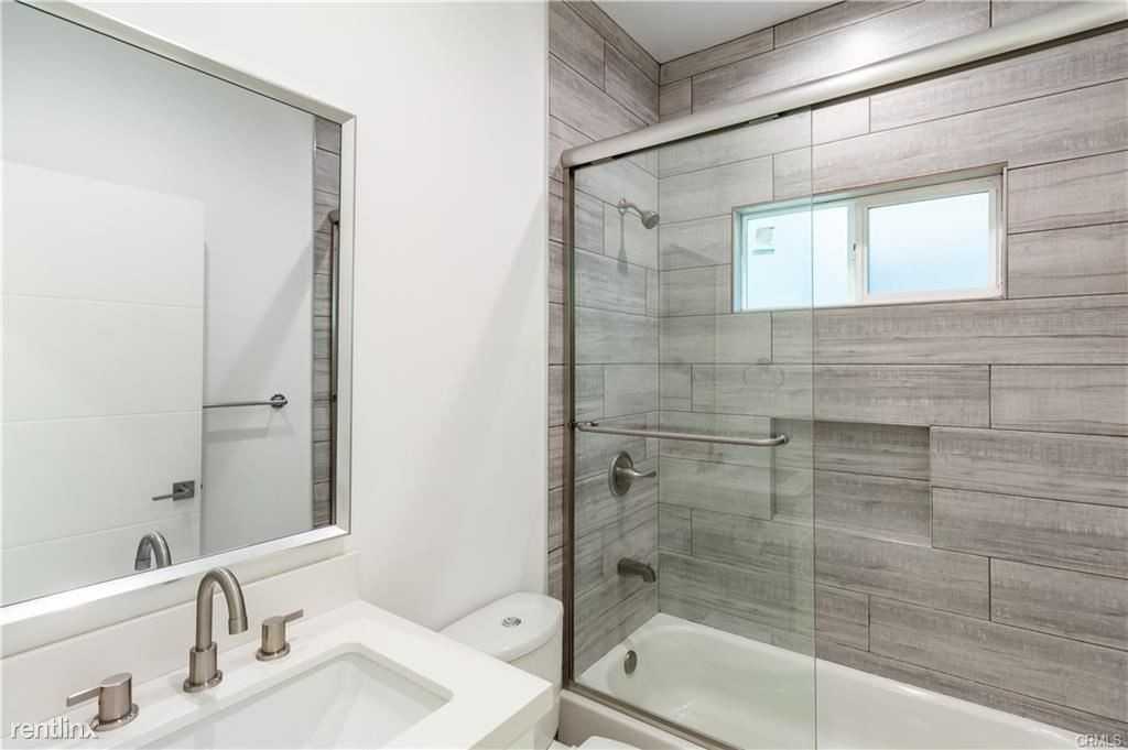 7125 S La Cienega Blvd - Photo 3 of 10