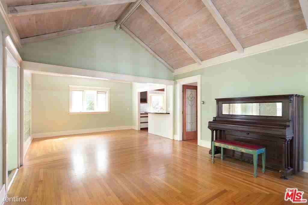 526 Ashland Ave - Photo 2 of 9