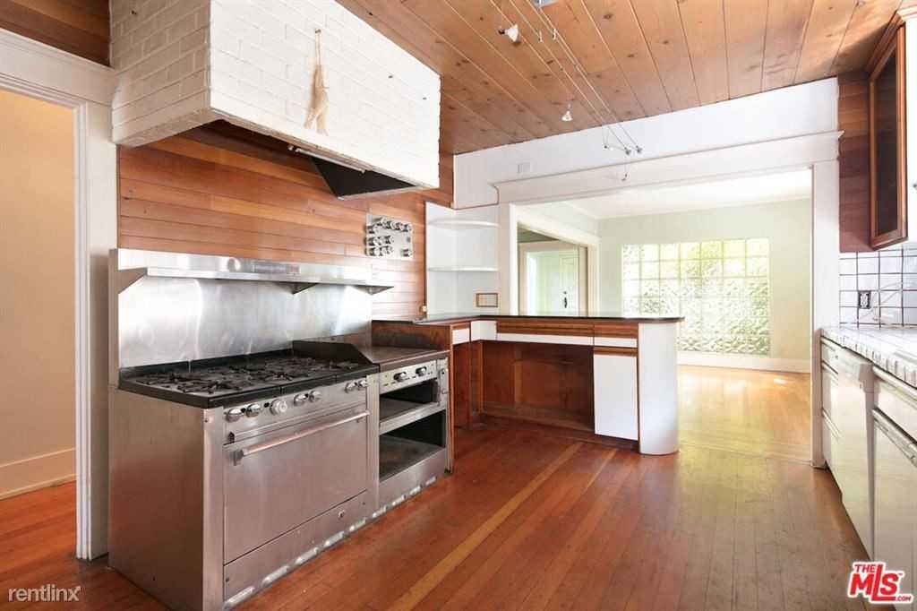 526 Ashland Ave - Photo 3 of 9