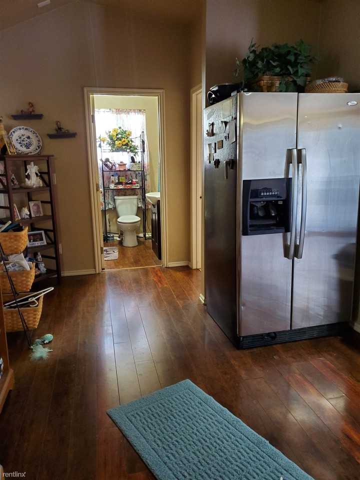 362 N 200 E - Photo 2 of 16