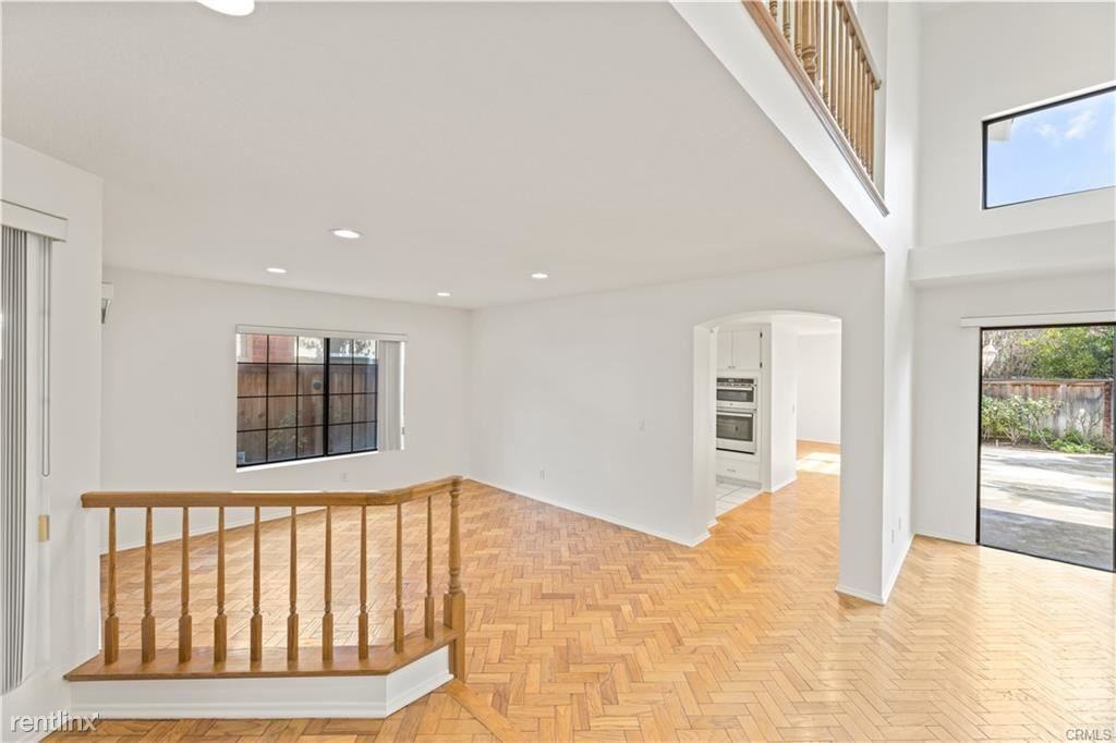 55 Tidewind #54 - Photo 2 of 10