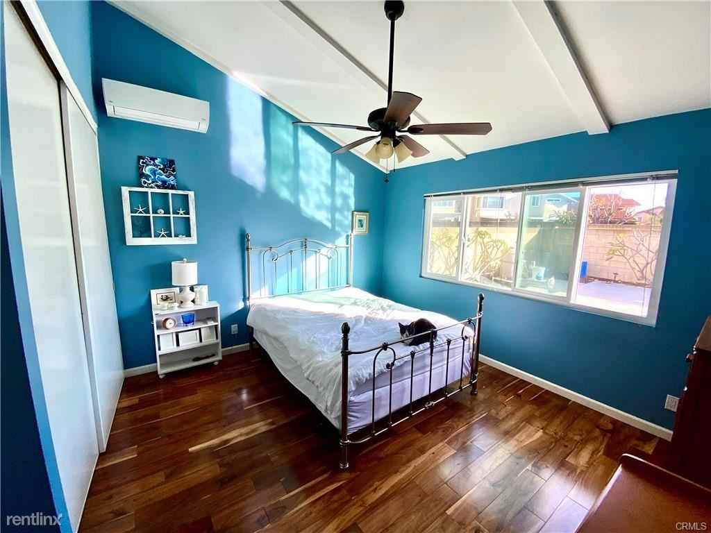 5242 Bridgewood Dr - Photo 3 of 10