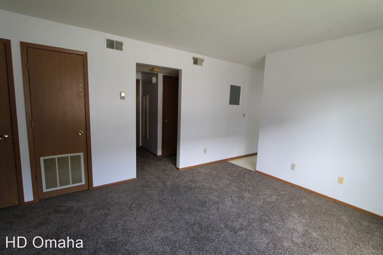 126 North Lincoln Street - Photo 3 of 18