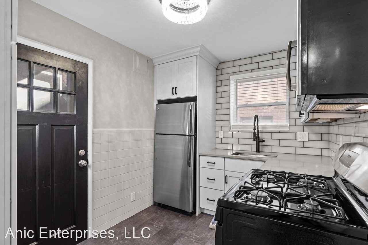 7512 Cromwell - Photo 3 of 10