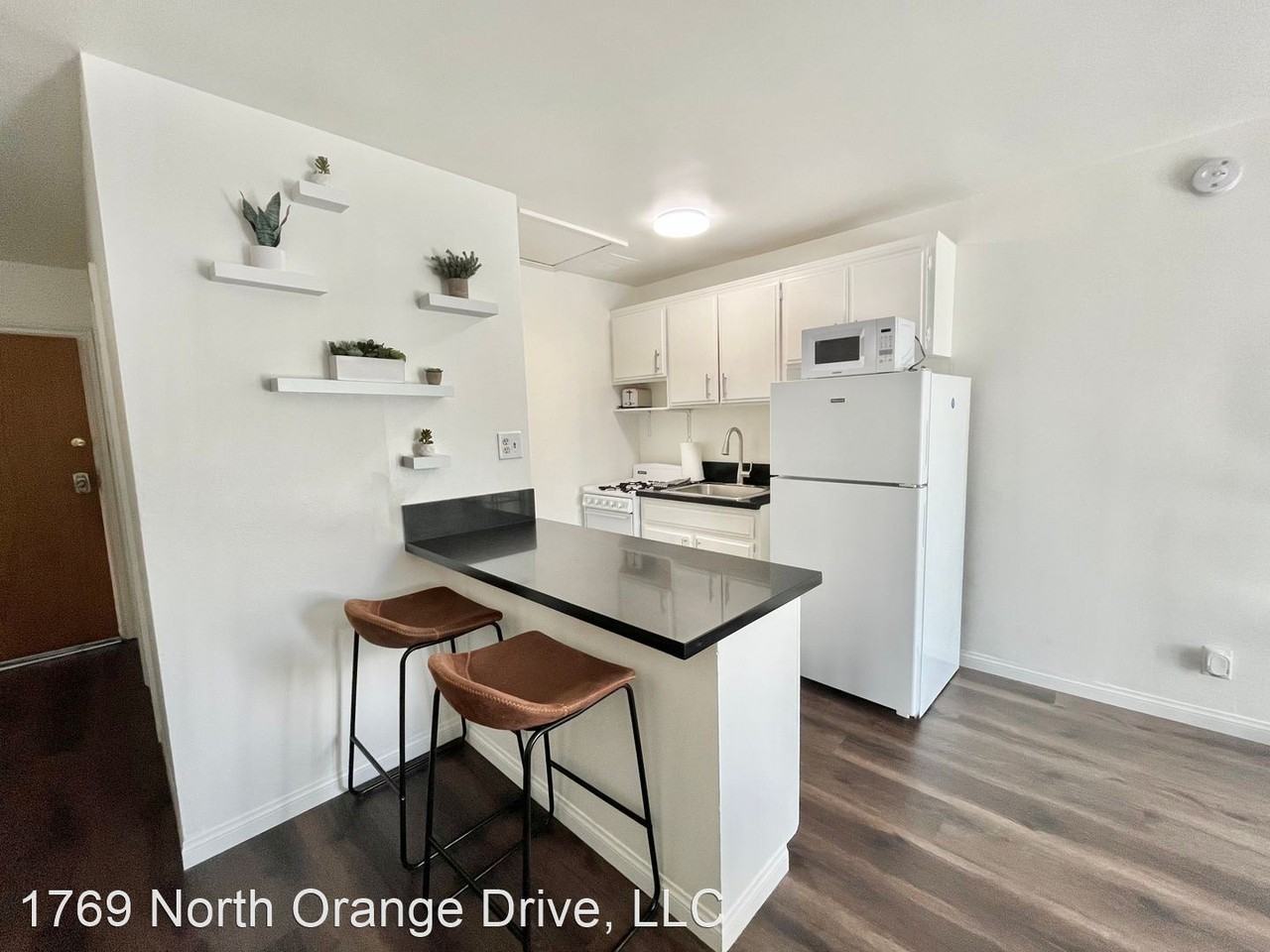 1769 N Orange Dr - Photo 3 of 17