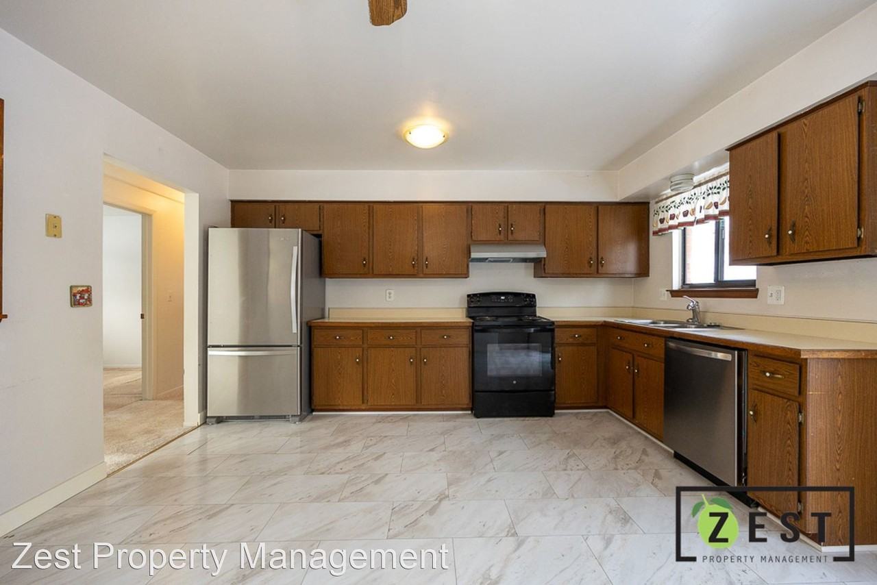 31430 Pierce St - Photo 3 of 30