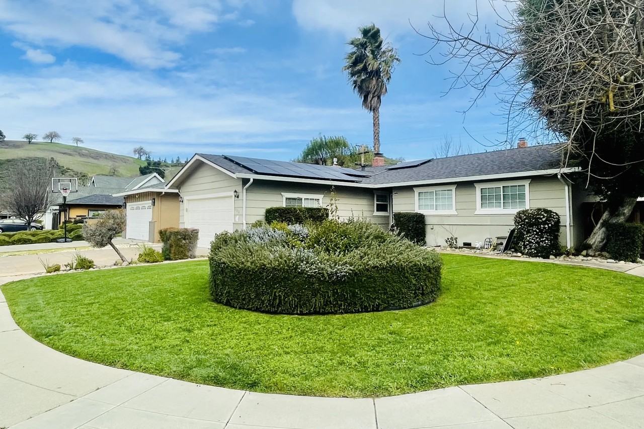 6292 Vegas Dr - Photo 2 of 16