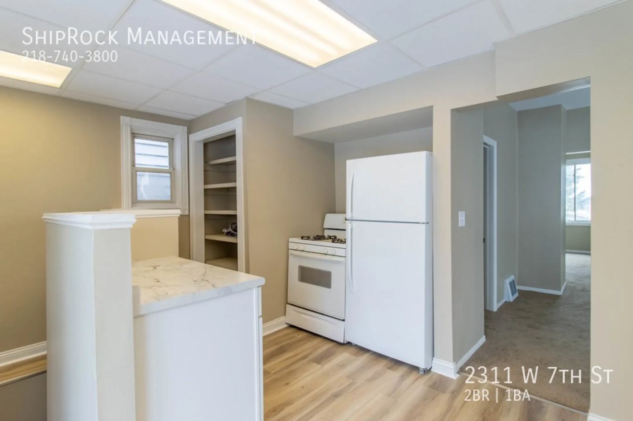 2311 W 7th St - Photo 2 of 17