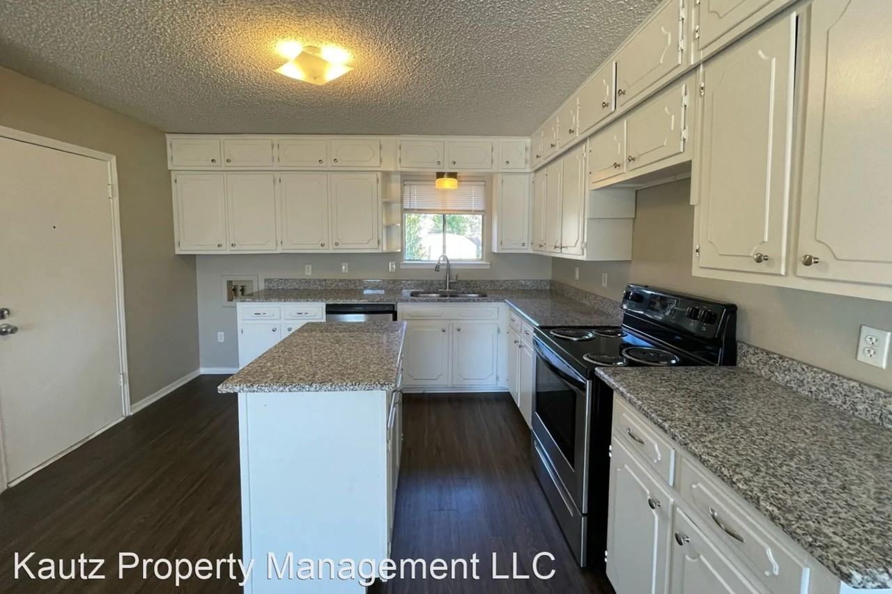 1805 Dogwood Dr - Photo 2 of 13