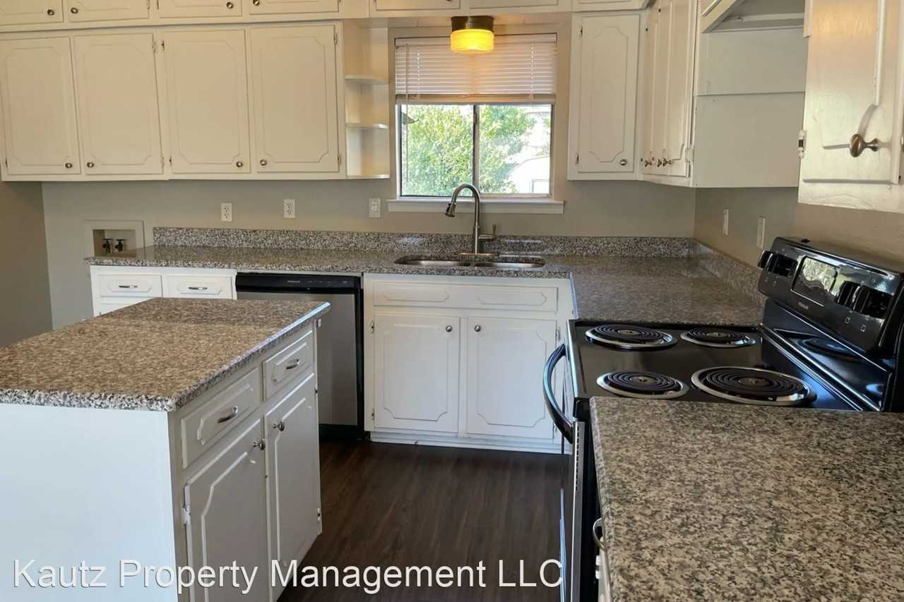 1805 Dogwood Dr - Photo 3 of 13