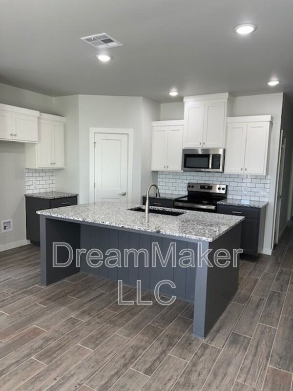 1008 Varenna Ln - Photo 3 of 8