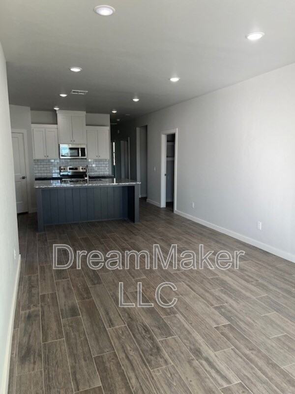 1008 Varenna Ln - Photo 4 of 8