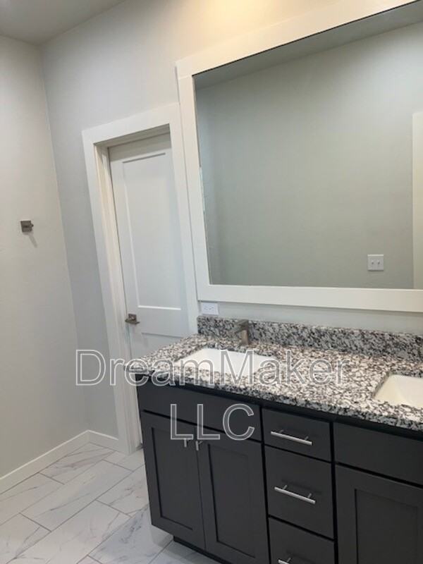 1008 Varenna Ln - Photo 6 of 8