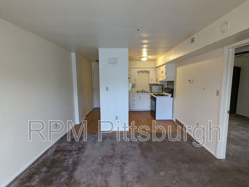 902 Lincoln Hwy - Photo 3 of 13