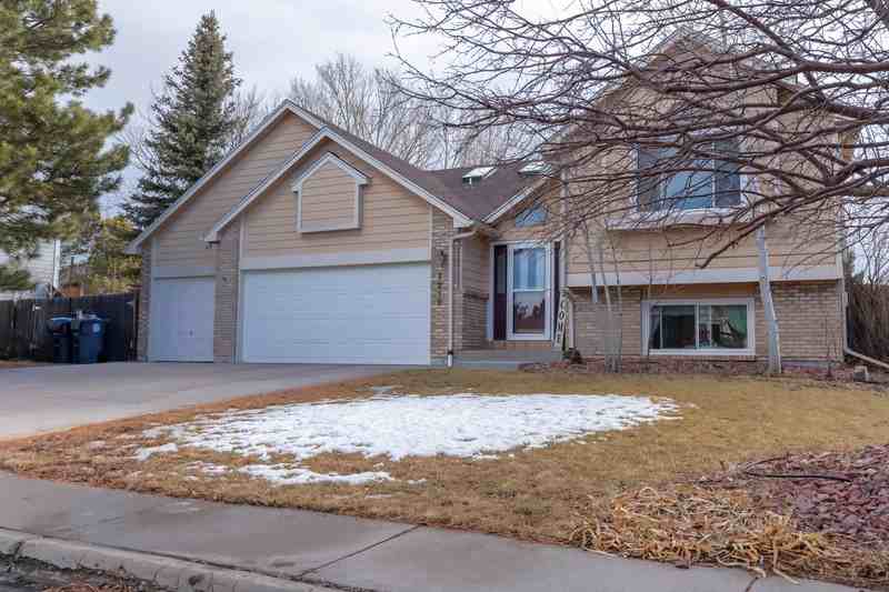7219 Bridle Dr - Photo 3 of 50