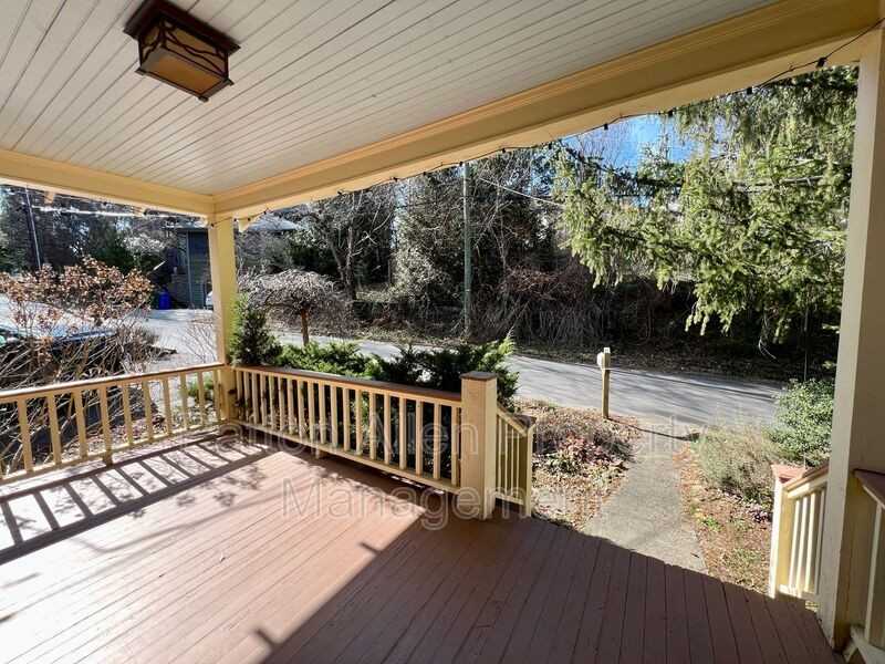 28 Chatham Rd - Photo 3 of 40