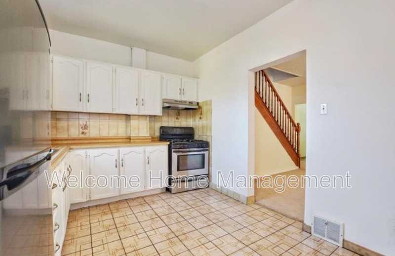 59 Strathcona Ave S - Photo 4 of 10