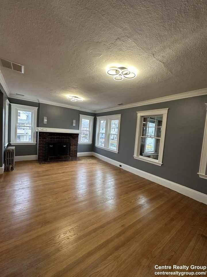 67 Lexington St #2 - Photo 3 of 9