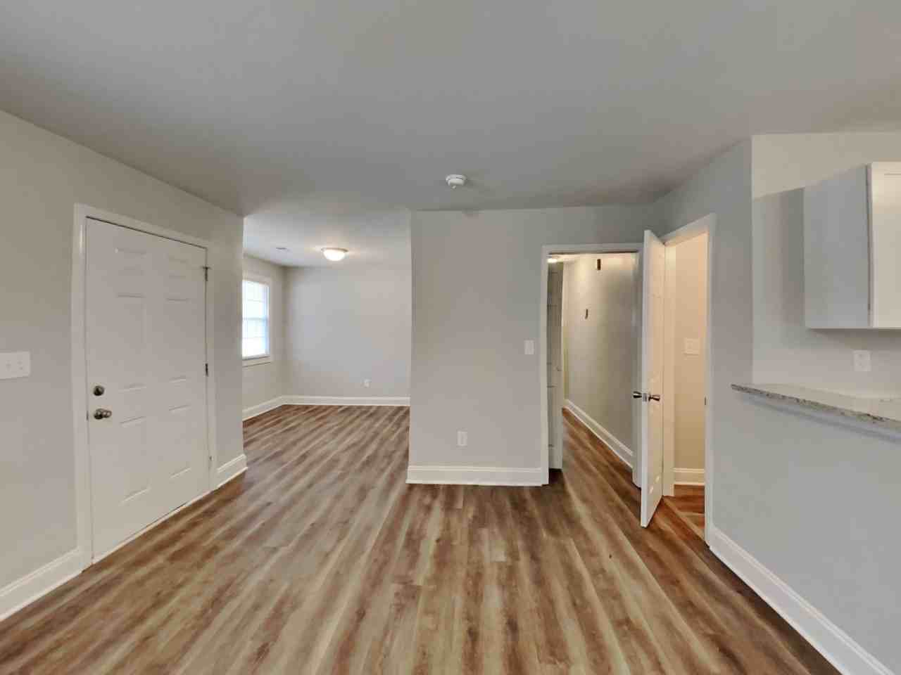 1135 Regis Rd Se - Photo 3 of 17