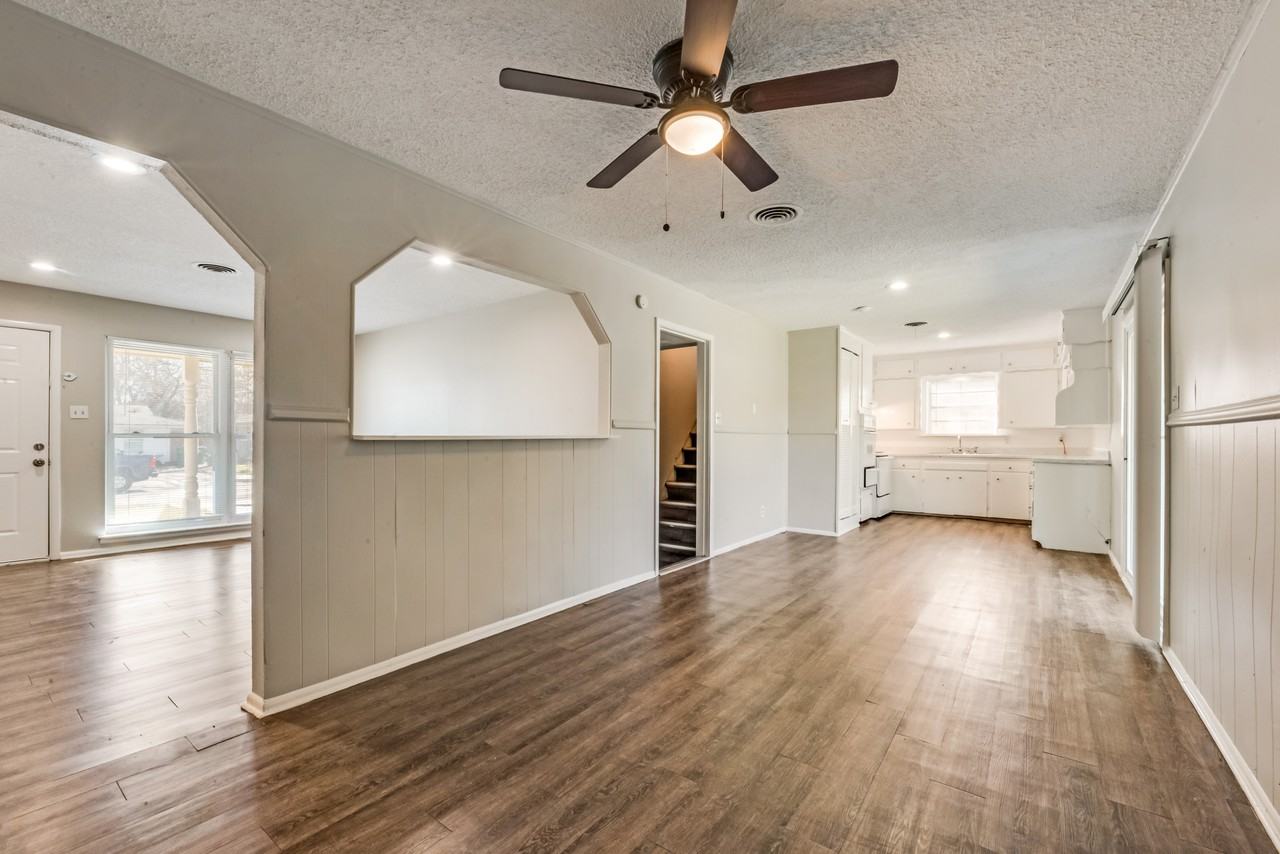 5313 Mack Rd - Photo 5 of 17