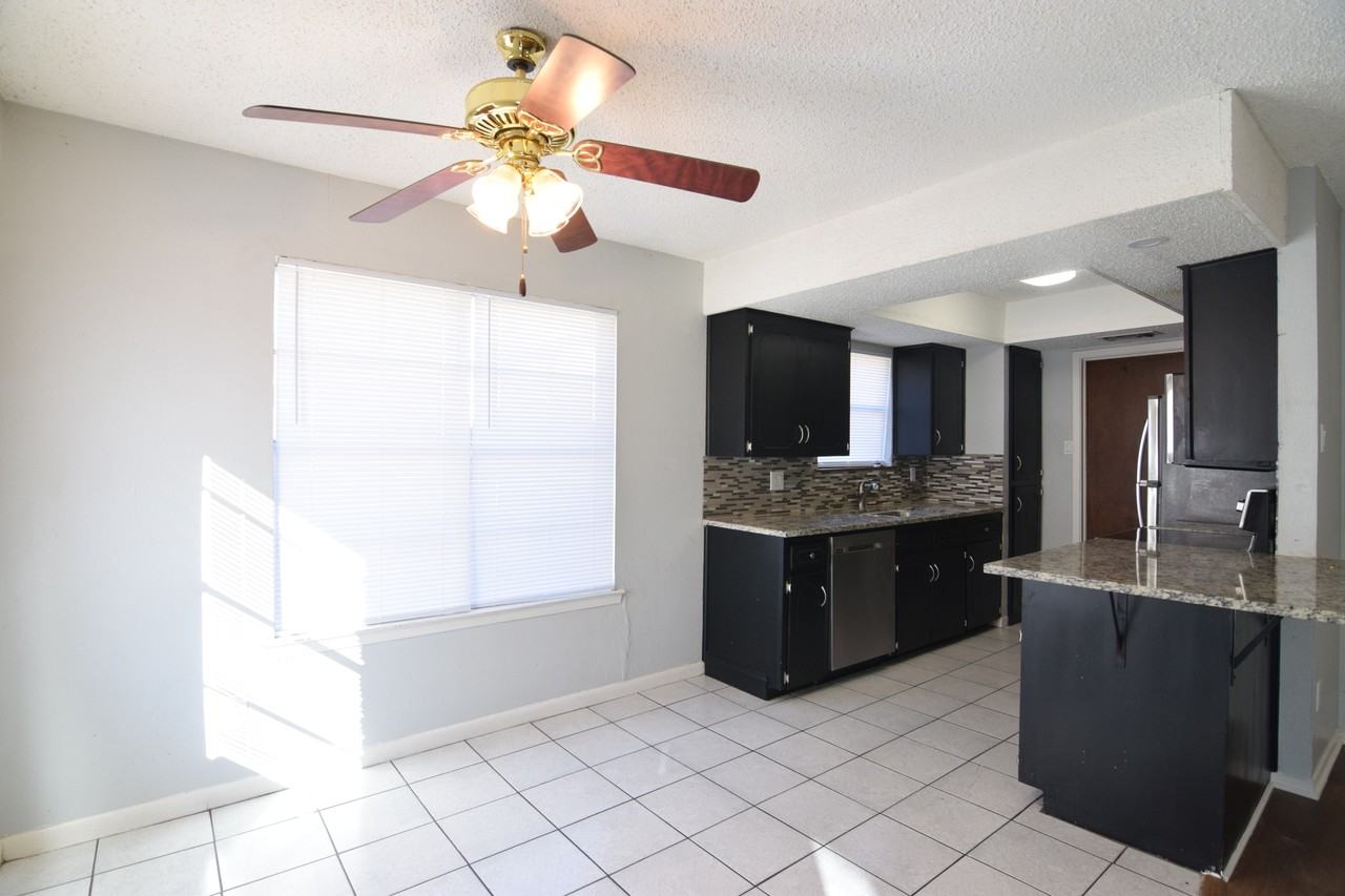 1701 Hill St - Photo 5 of 18