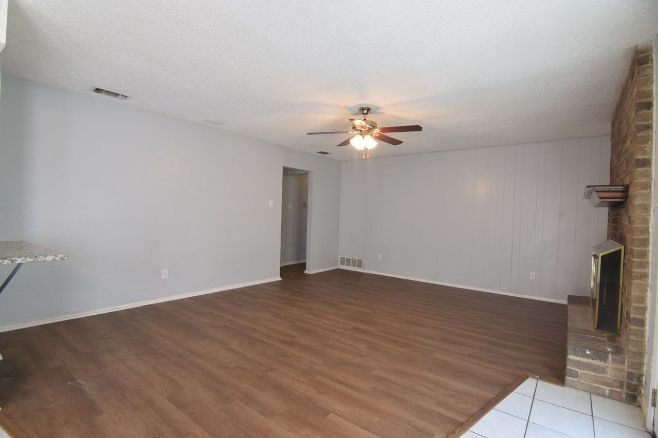 1701 Hill St - Photo 6 of 18