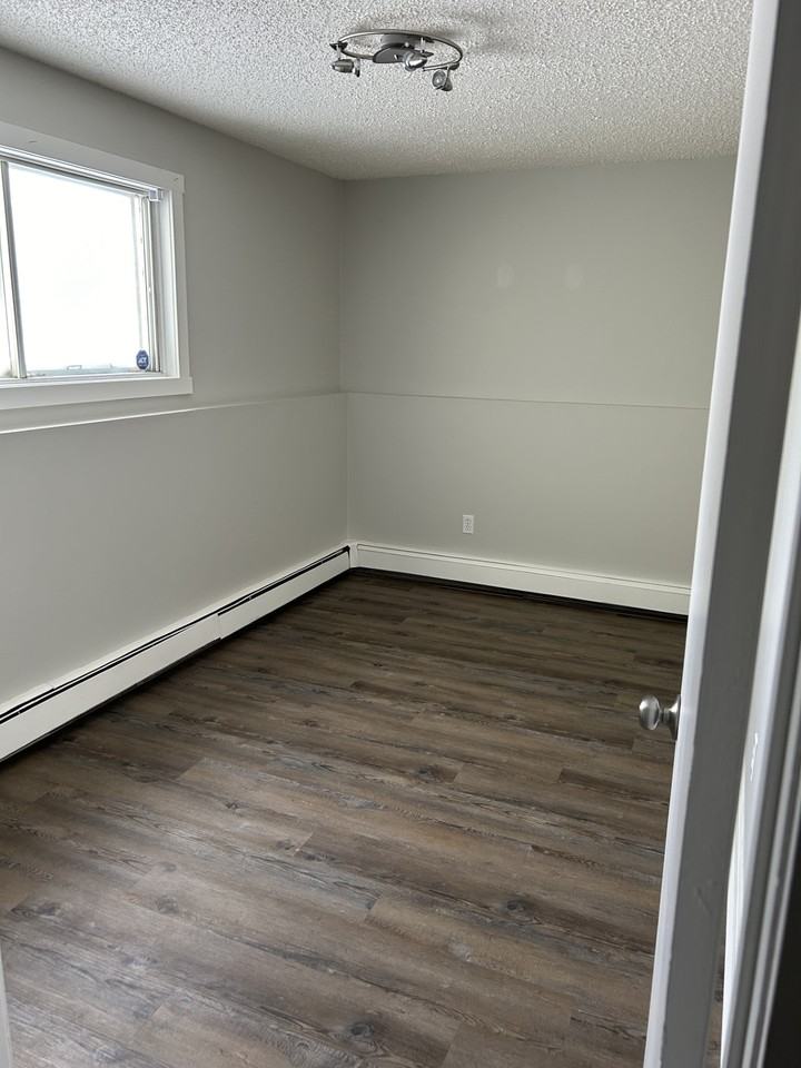 768 20 St Ne - Photo 5 of 6