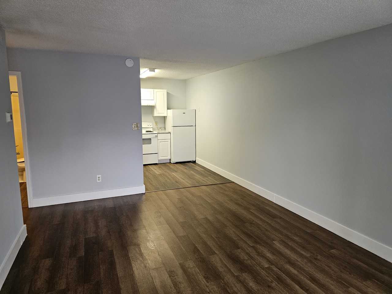 514 E Harden St - Photo 2 of 16